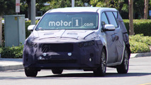Kia Sedona Facelift Spied