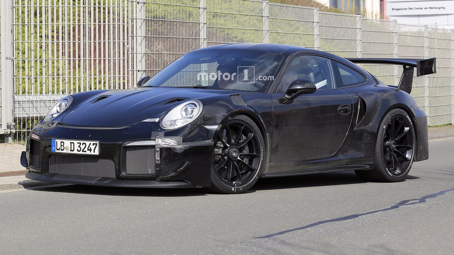 2018 Porsche 911 GT2 Nürburgring'den yeni casus fotoğraflar