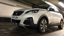 Peugeot 3008 SUV Christmas Shopping