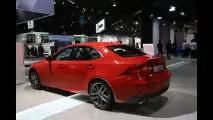 Lexus al Salone di Parigi 2016