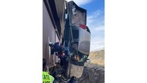 Un Ford F-350 appeso a 30 metri d'altezza