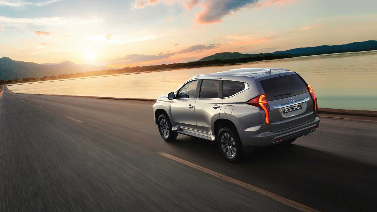 Обновленный Mitsubishi Pajero Sport для России, вид сзади (2021)