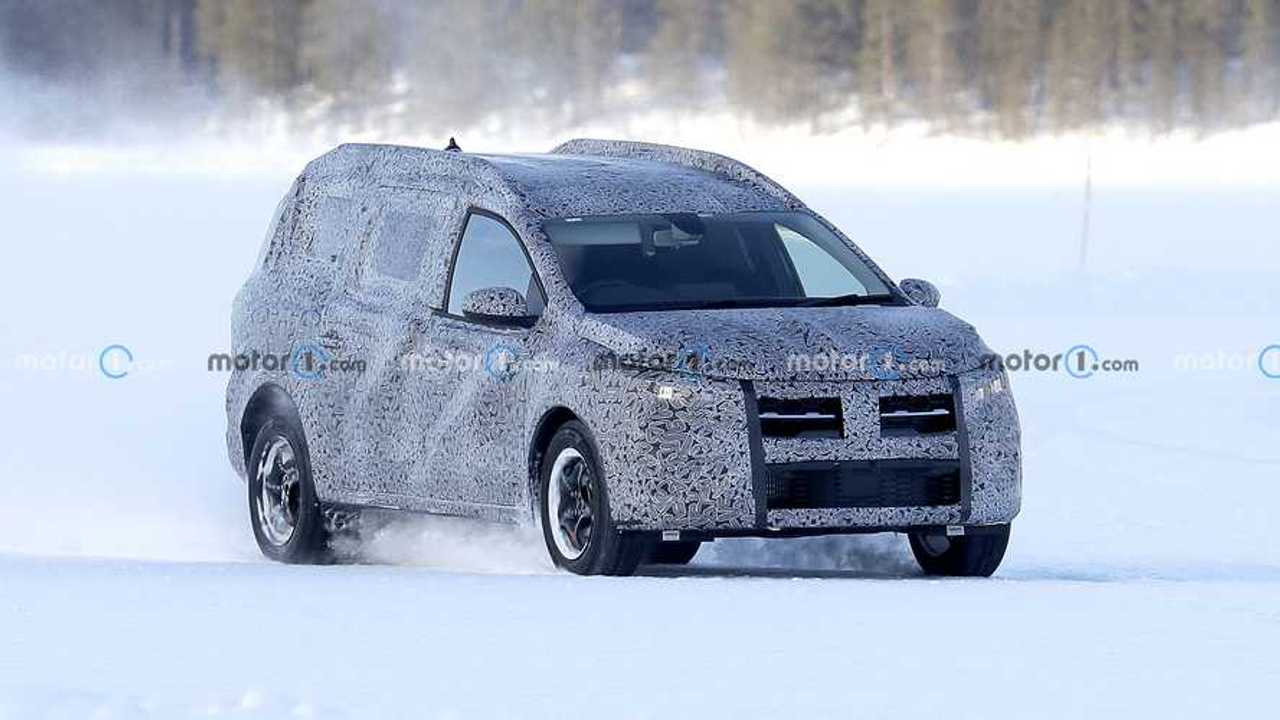 Nuova Dacia Logan, le foto spia sulla neve