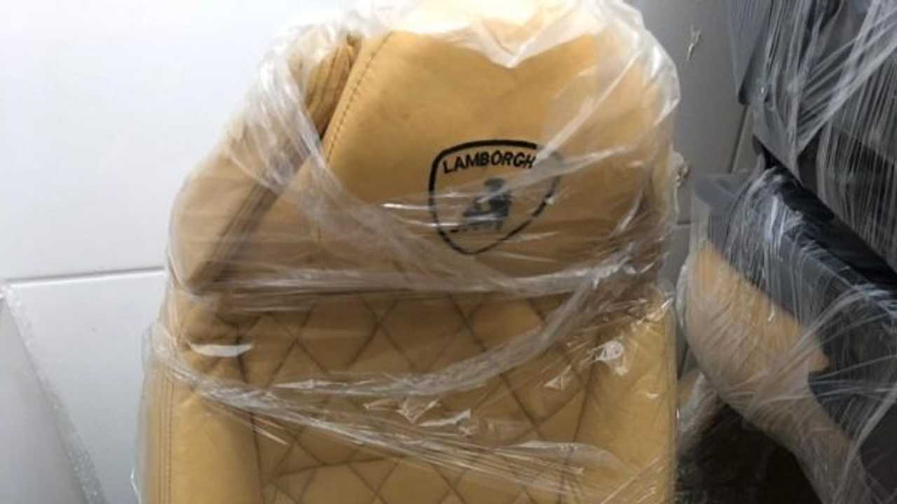 Fábrica clandestina de Ferrari e Lamborghini
