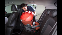 Bimbi in auto, come montare il seggiolino