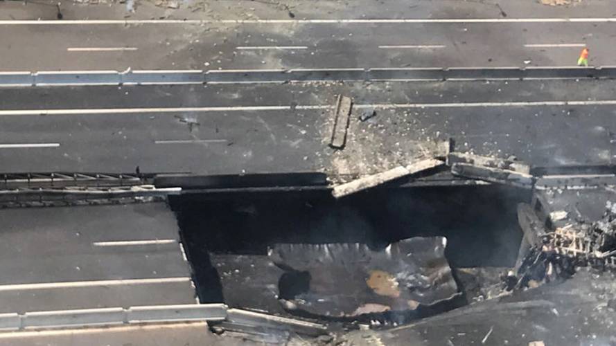 Esplosione A24: le immagini dell'incendio a Bologna