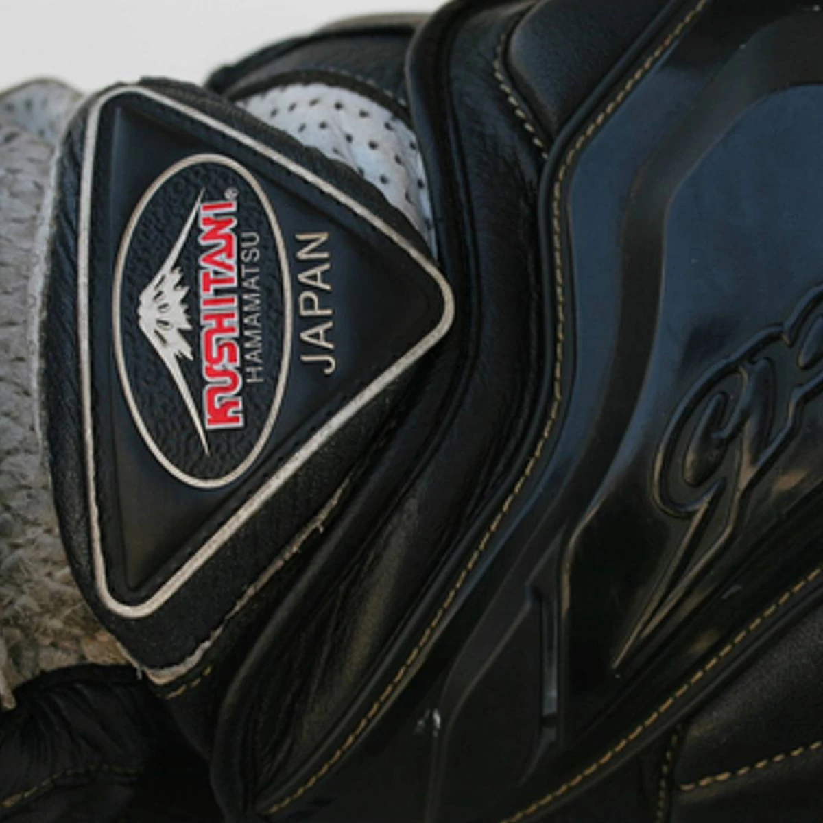 gear-kushitani-gpr5-gloves.webp