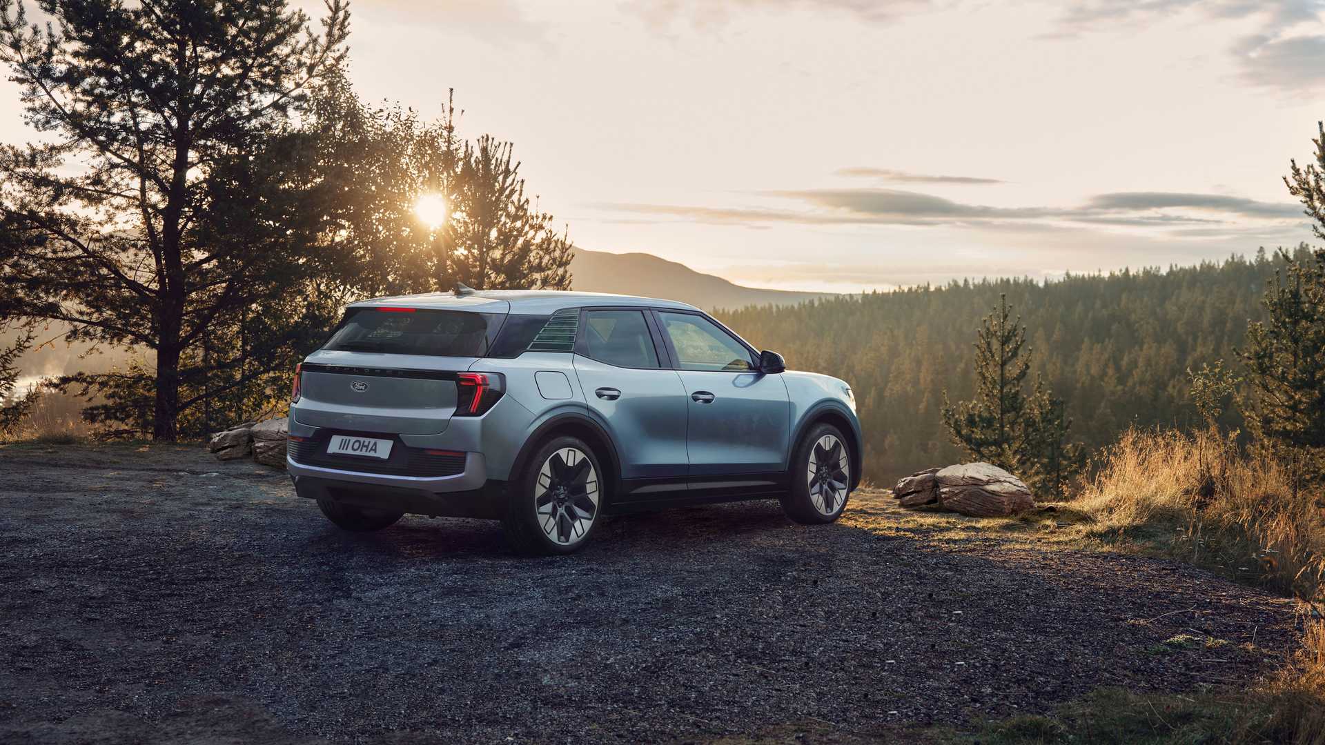 https://cdn.motor1.com/images/mgl/eo68EA/s1/ford-explorer-elettrica-2023.jpg