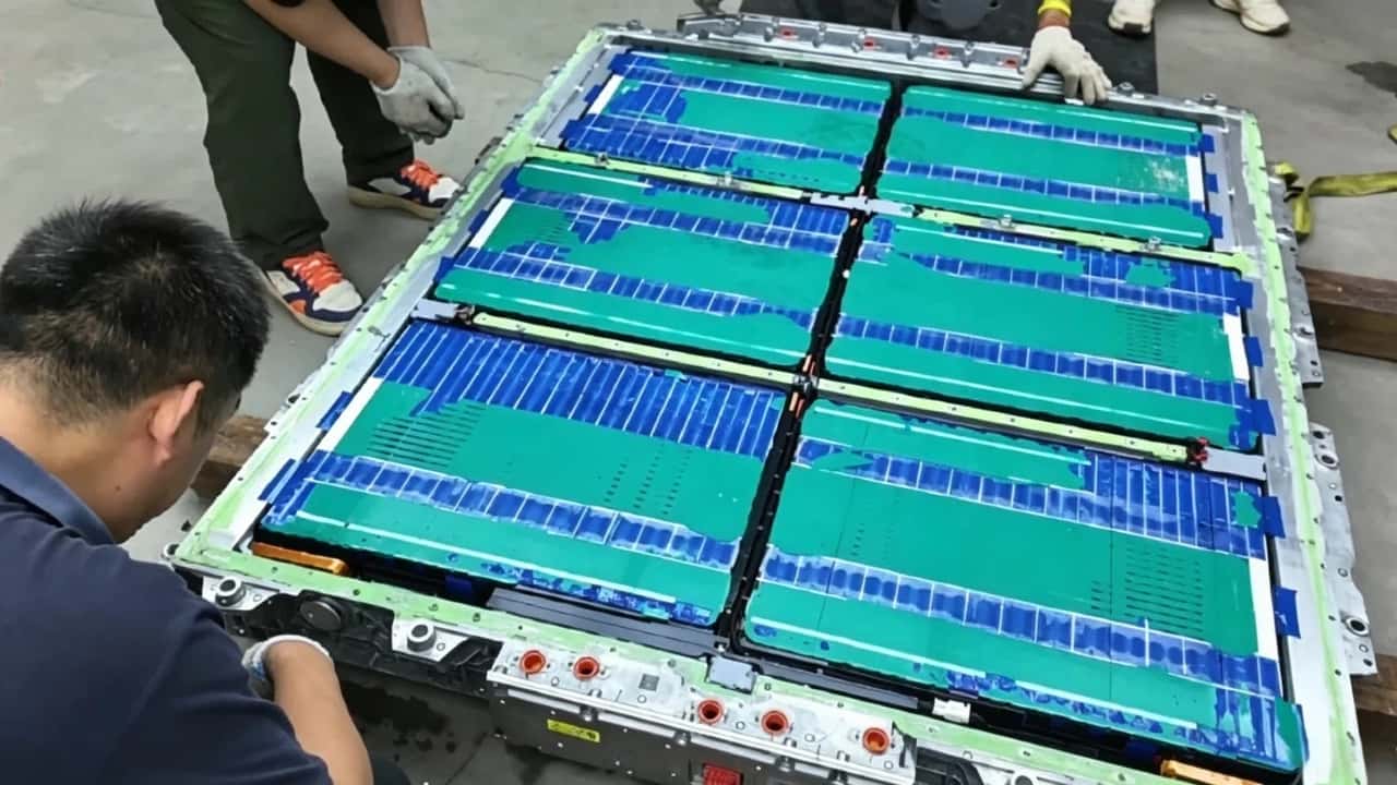 Lo smontaggio di una Blade Battery di seconda generazione
