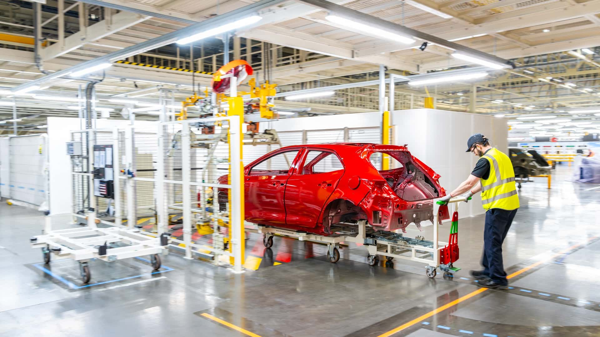 https://cdn.motor1.com/images/mgl/eo734K/s1/toyota-gr-corolla-uk-plant-tour.jpg