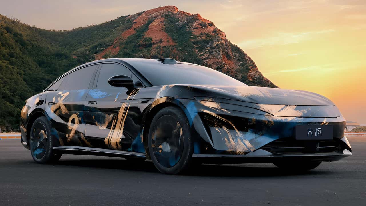 BYD mostra rival do BMW i7 com mais de 5 metros e recarga ultrarrápida