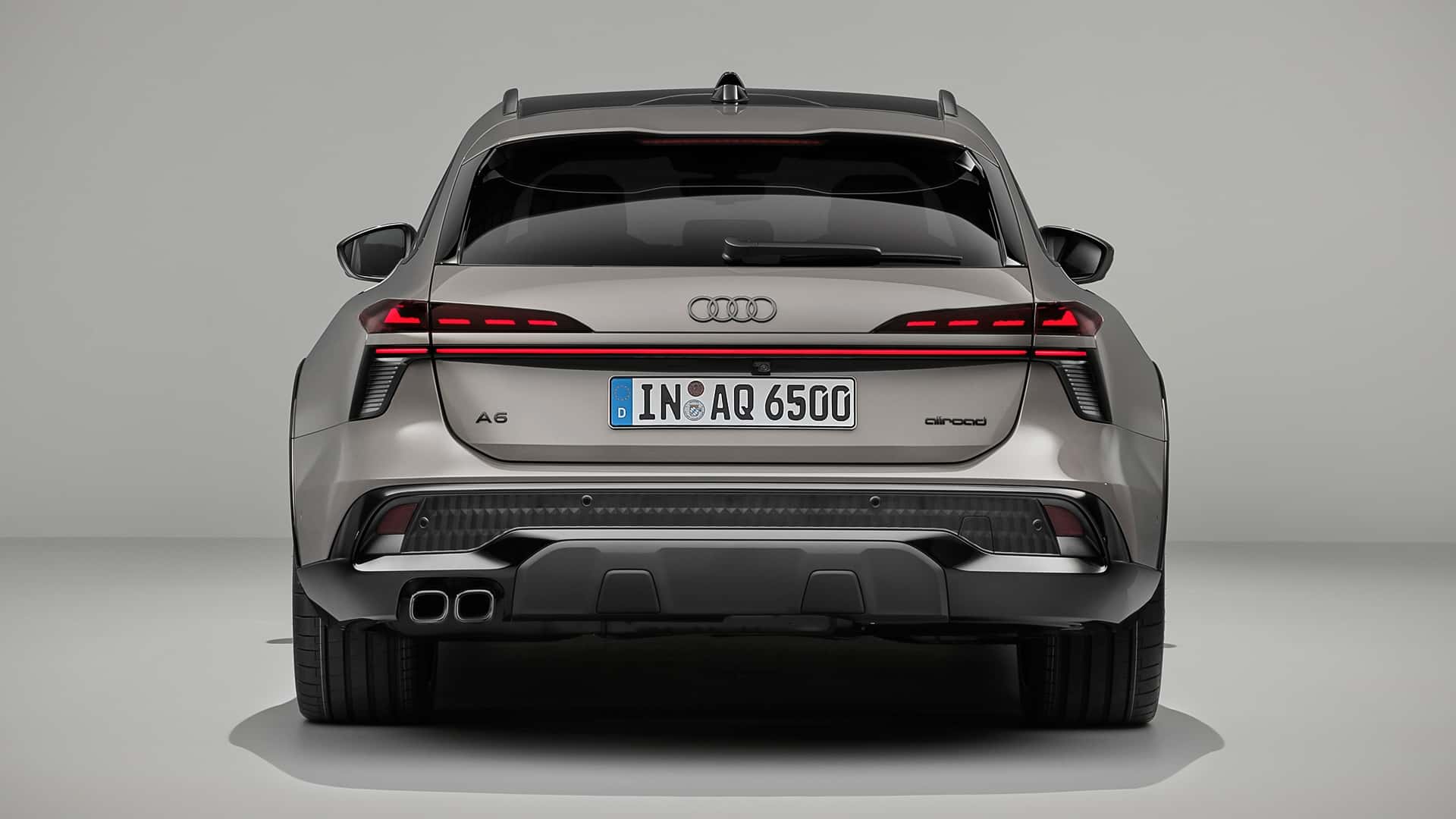 https://cdn.motor1.com/images/mgl/eo74yE/s1/audi-a6-allroad-2026.jpg