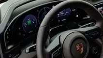 Porsche Cayenne Electric (2026) in Madeiragoldmetallic: Das Cockpit