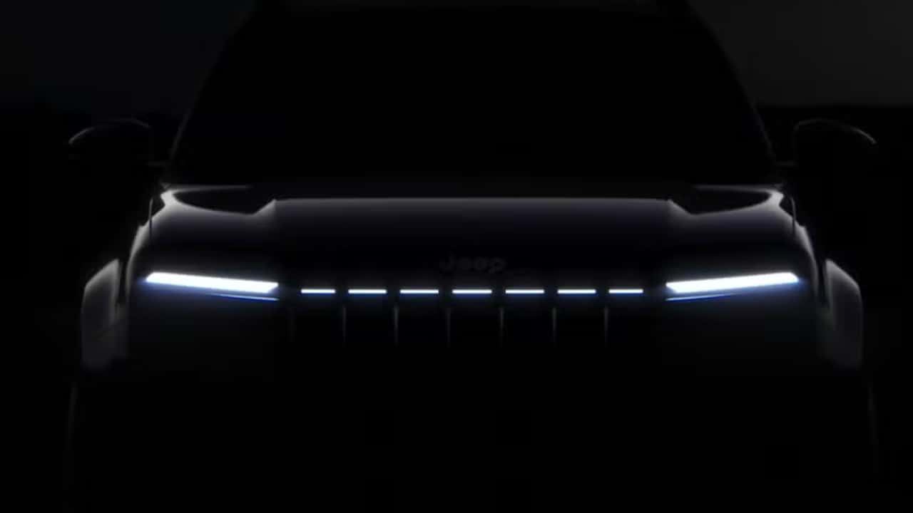 Jeep Avenger chegará de cara nova e com grade iluminada
