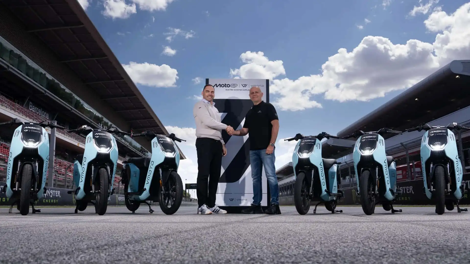 MotoGP и VMoto превратили электроскутеры в элемент мерчандайзинга