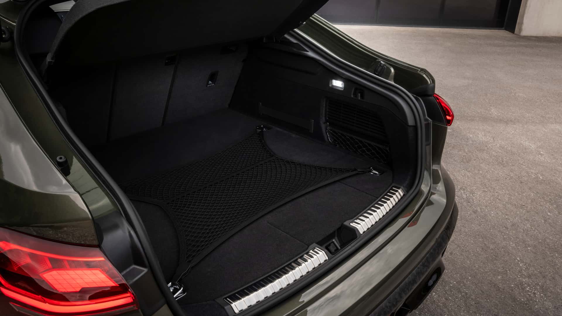 https://cdn.motor1.com/images/mgl/eo7e4E/s1/2027-audi-rs5-sedan-first-drive-review.jpg