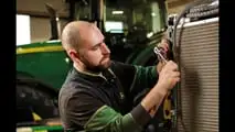 Funzionamento, limiti e criteri di scelta di ventole reversibili e sistemi autopulenti per il radiatore del trattore

