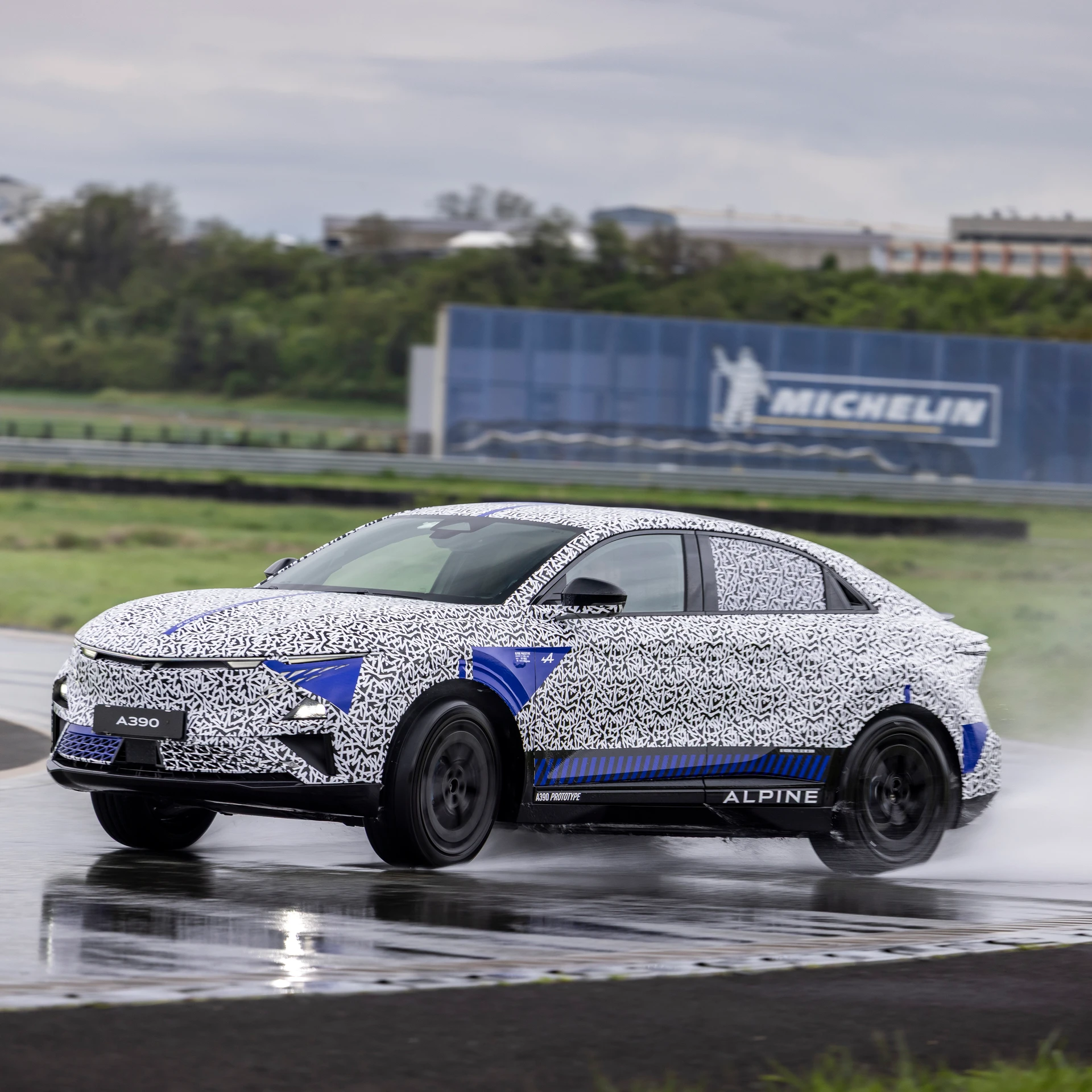 alpine-a390-wet-track-test.webp