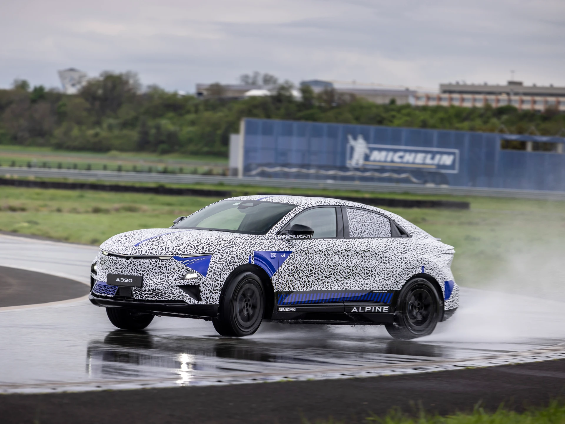 alpine-a390-wet-track-test.webp