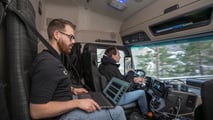 Mercedes-Brennstoffzellen-Laster bei der Erprobung in den Schweizer Bergen