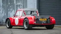 Mini pick-up modificado con Ford V8