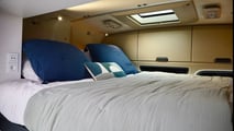 Mercedes-Benz Actros als Pferdetransporter mit „Élégance Lounge“ von Théault