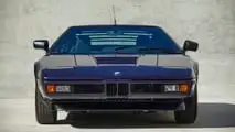 BMW XM Kith Concept (2025) und BMW M1 E26 by Ronnie Fieg (1981)