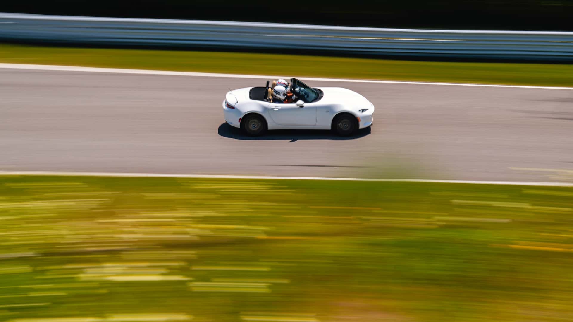 https://cdn.motor1.com/images/mgl/eoO0lP/s1/2024-mazda-mx-5-miata-grand-touring-review.jpg