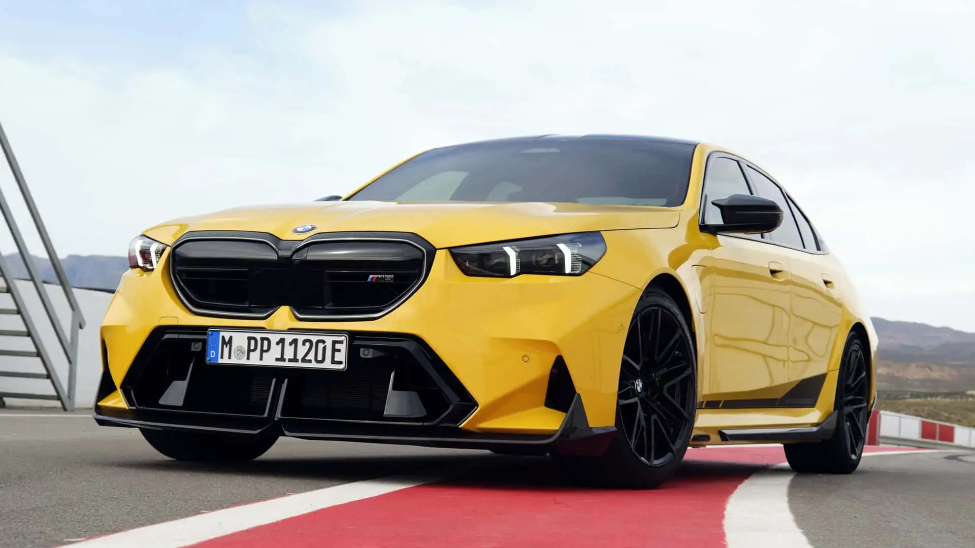 bmw-m5-m-performance-parts.webp