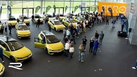 Volkswagen a organisé un événement de livraison spécial pour sa Golf la plus chère de tous les temps