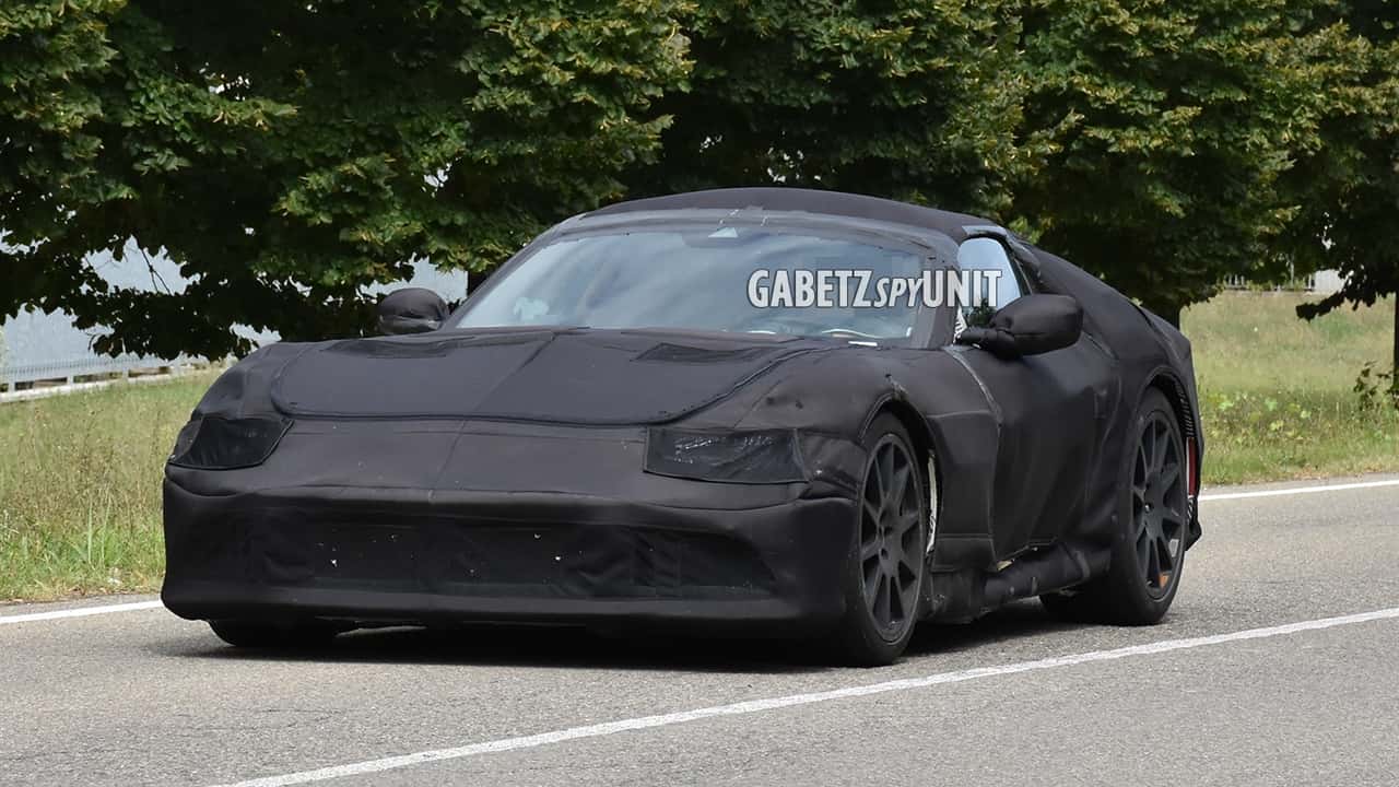 Ferrari 812 Superfast gövdesine sahip Ferrari'nin yeni V12 otomobili