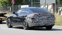 Foto spia del restyling della BMW i4 del 2025