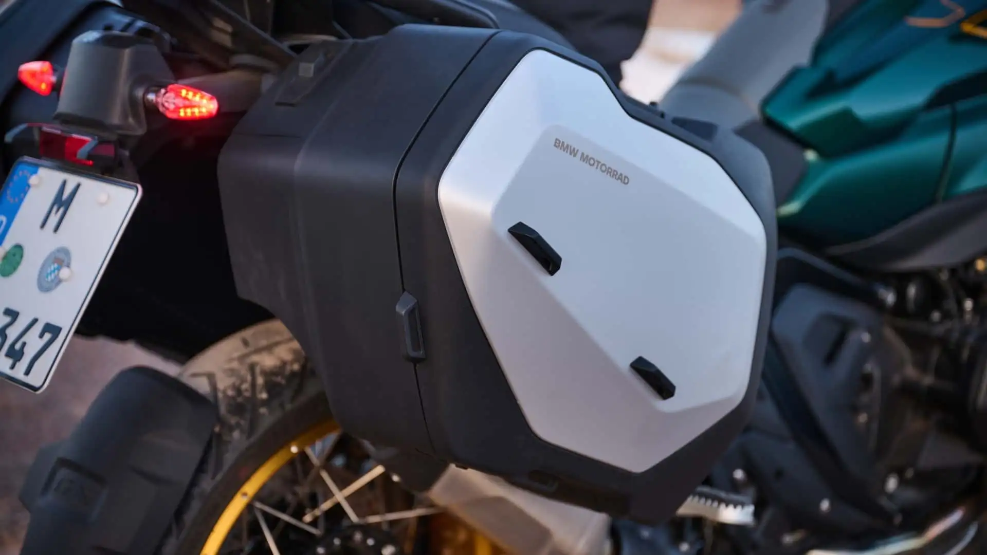 Waterproof Motorcycle Saddle Bags For R1300GS 2024-2023 - 25-32L Capacity, Dustproof & Anti-Theft Design
