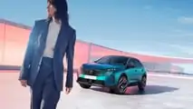 Immagini ufficiali della Peugeot E-3008 2024