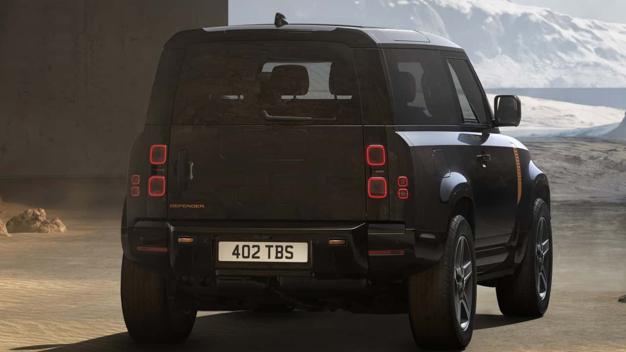 Land Rover, Daha İyi Görüş İçin Bu Defender'ın Yedek Lastiğini Kaldırdı
