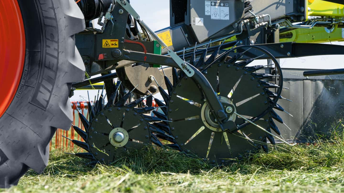 Ribaltatore di andane Claas Liner per ranghinatori doppi