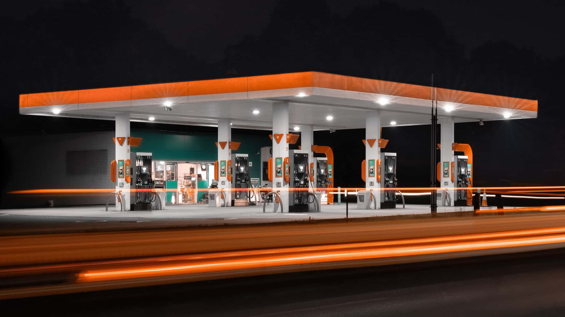 Dominio de Autos de Gasolina en Declive: Ventas Globales Caen Por Debajo del 50% Por Primera Vez Desde los Años 20