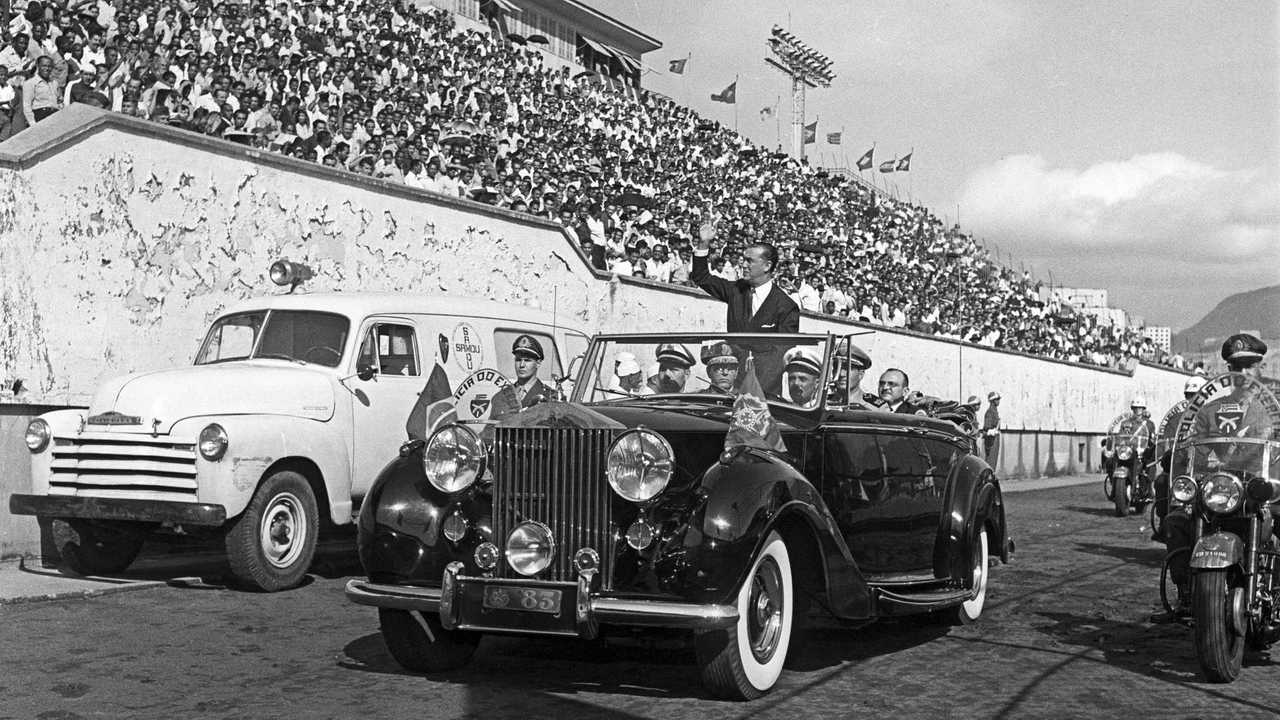 JK e o Rolls-Royce no estádio de São Januário (1960)