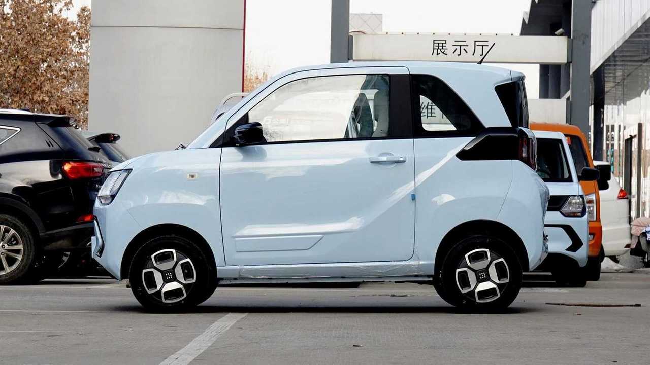 Dongfeng FengGuang Mini EV - lateral