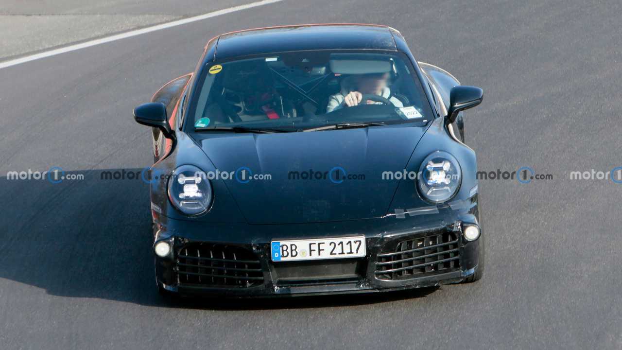 Porsche 911 ibrida, le foto spia in Svezia e al Nurburgring
