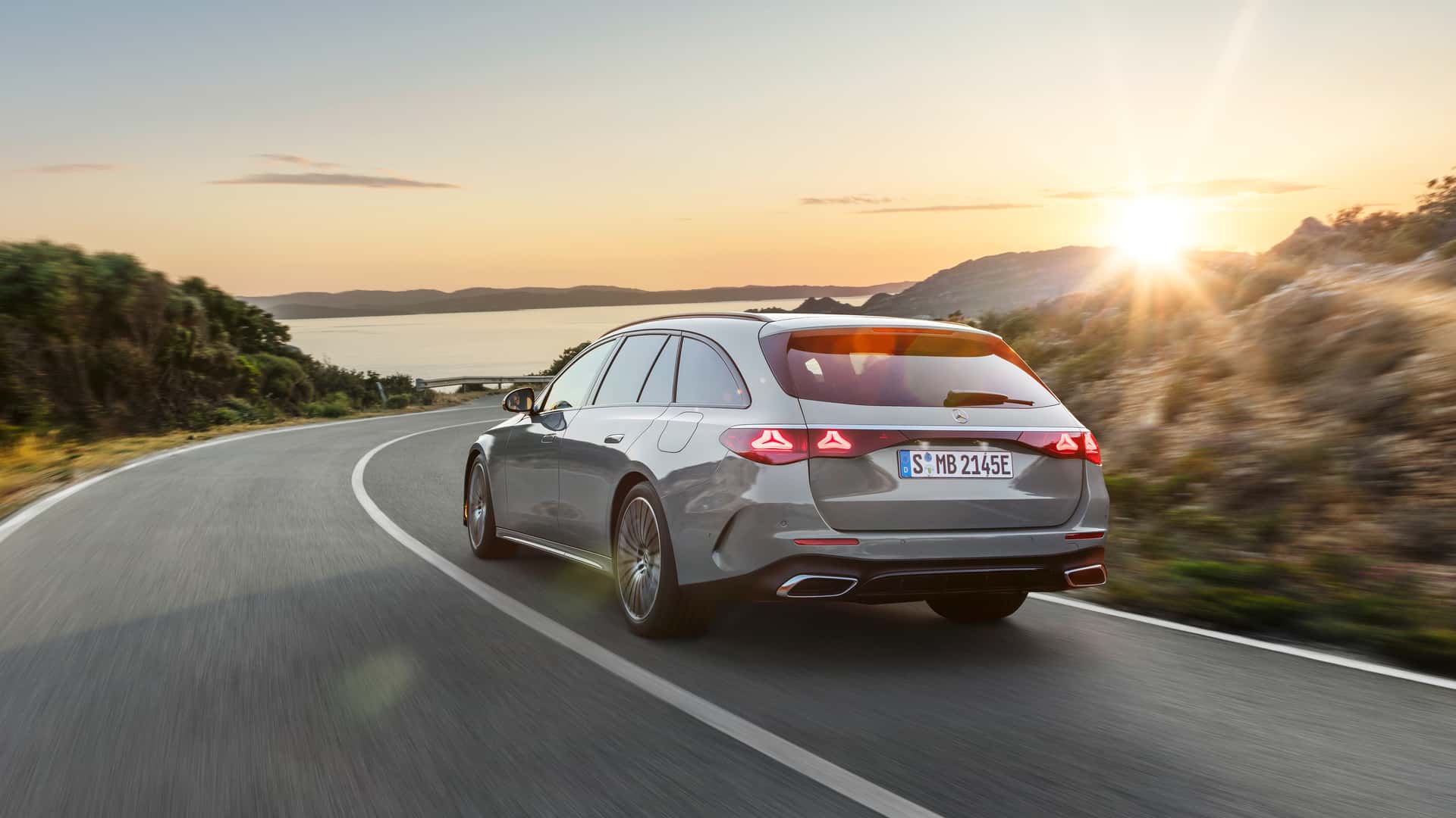 https://cdn.motor1.com/images/mgl/eobMnA/s1/2024-mercedes-e-class-estate.jpg