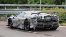 Photo d'espionnage arrière de la Ferrari SF90 LM