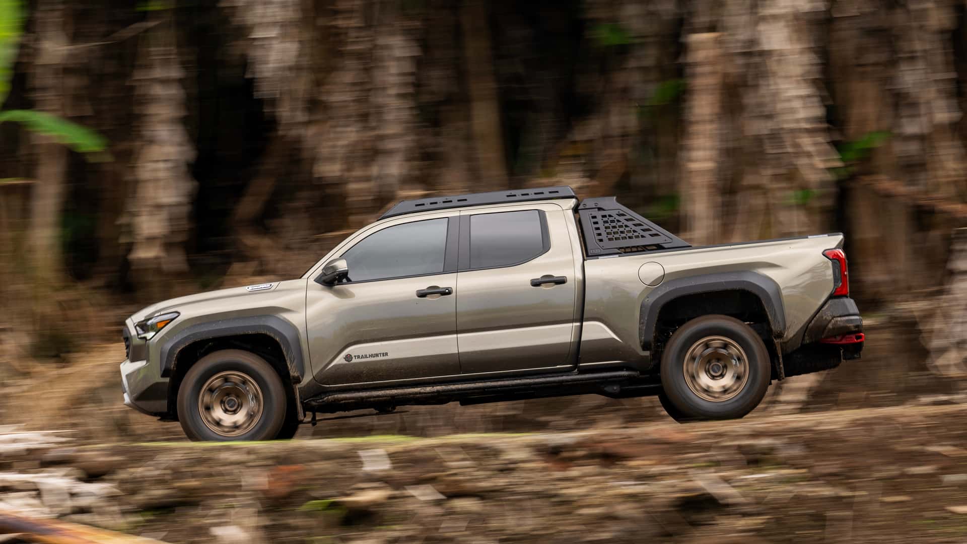 https://cdn.motor1.com/images/mgl/eobzxp/s1/2024-toyota-tacoma-trailhunter.jpg