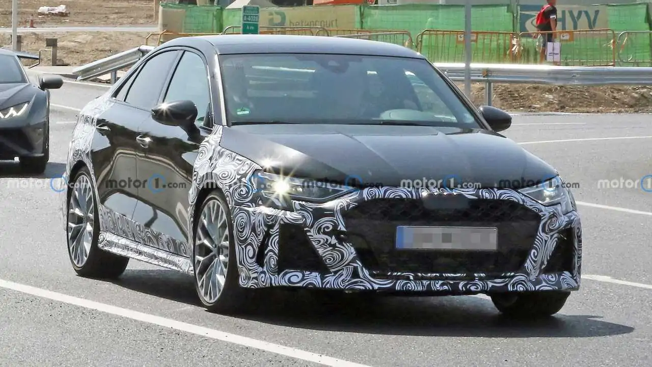 https://cdn.motor1.com/images/mgl/eolbRp/s3/audi-rs3-facelift-spy-photos.webp