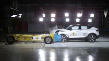 Volvo C40 Recharge im EuroNCAP-Crashtest: Frontalcrash mit mobiler deformierbarer Barriere