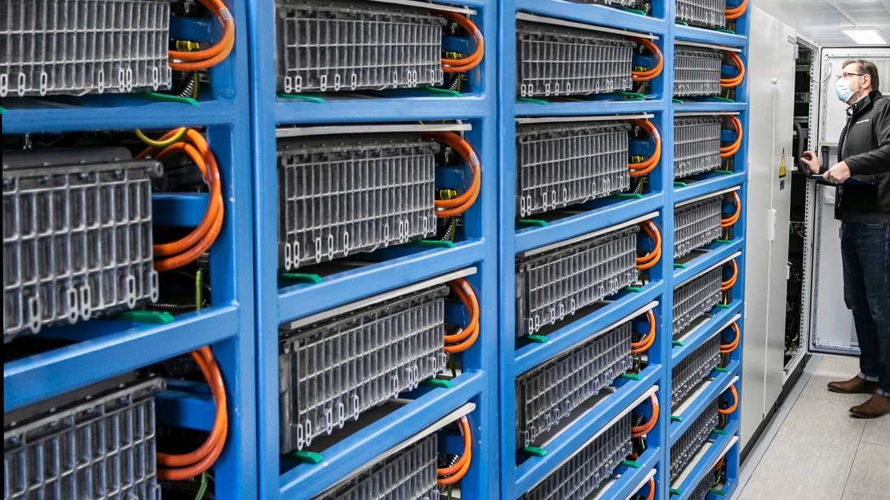 I sistemi di accumulo di energia realizzati con le batterie degli autobus elettrici Mercedes eCitaro