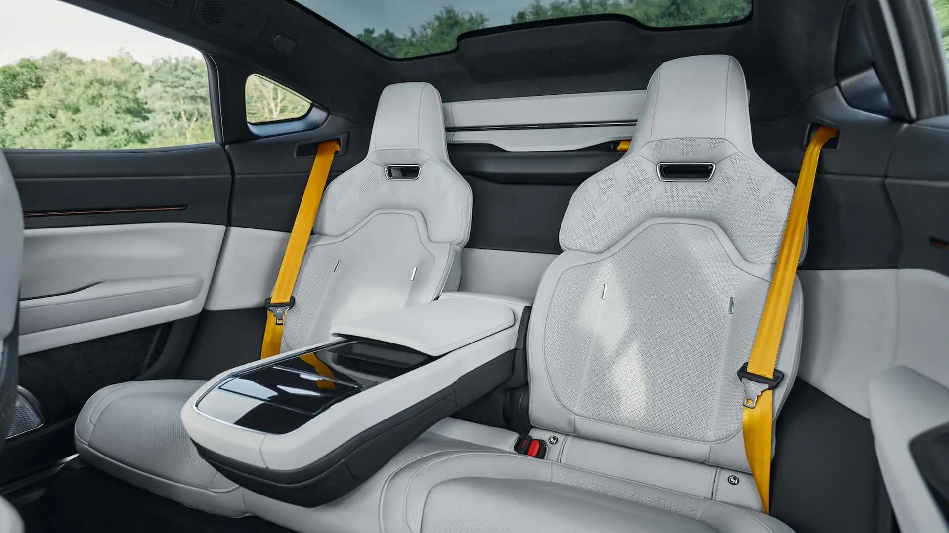 https://cdn.motor1.com/images/mgl/eozYvp/s1/2026-polestar-5.webp