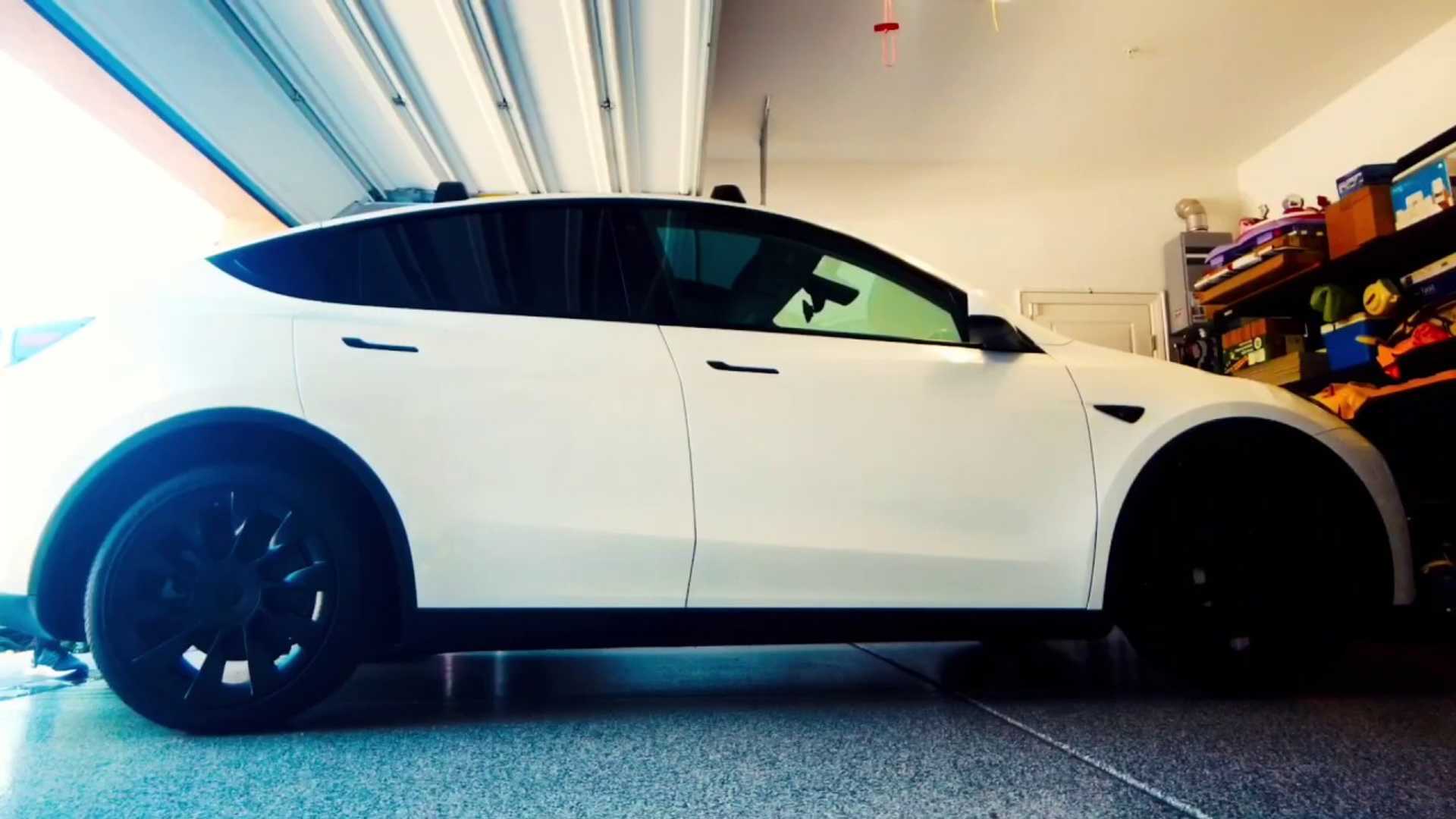 This Tesla Model Y Video Warns You Not To Buy One – At Least Not Now