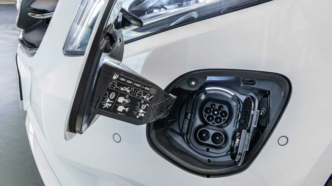 New Mercedes-Benz eVito Tourer