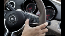 Opel Adam controlla l'Iphone con IntelliLink